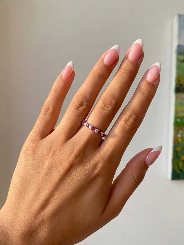 925er Sterlingsilber, personalisierbar, modisch, glänzend, 1,4 mm, vollbesetzt mit Zirkonia, stapelbarer schlichter Ring für Damen, für den Alltag, Party, edler Schmuck – Detail 3