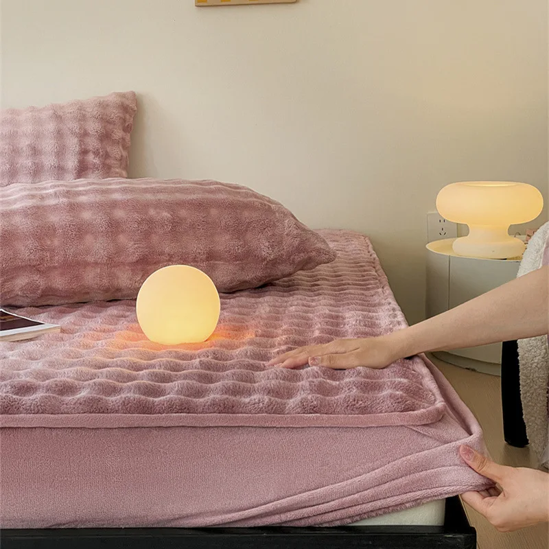 

Thickened Bubble Fleece Mattress Warm Milk Fleece Solid Color Imitation Rabbit Fur Simmons Protective Cover with Pillowcase Twin
