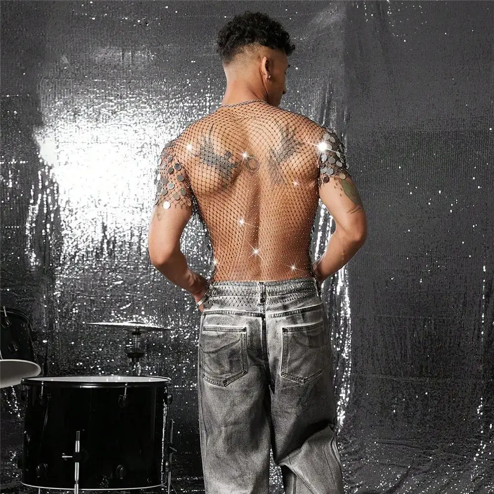 Herren-T-Shirt mit diamantbesetzten, durchsichtigen Pailletten-Mesh-Vertuschungen, europäische und amerikanische Mode, sexy Perlenausschnitt-T-Shirt