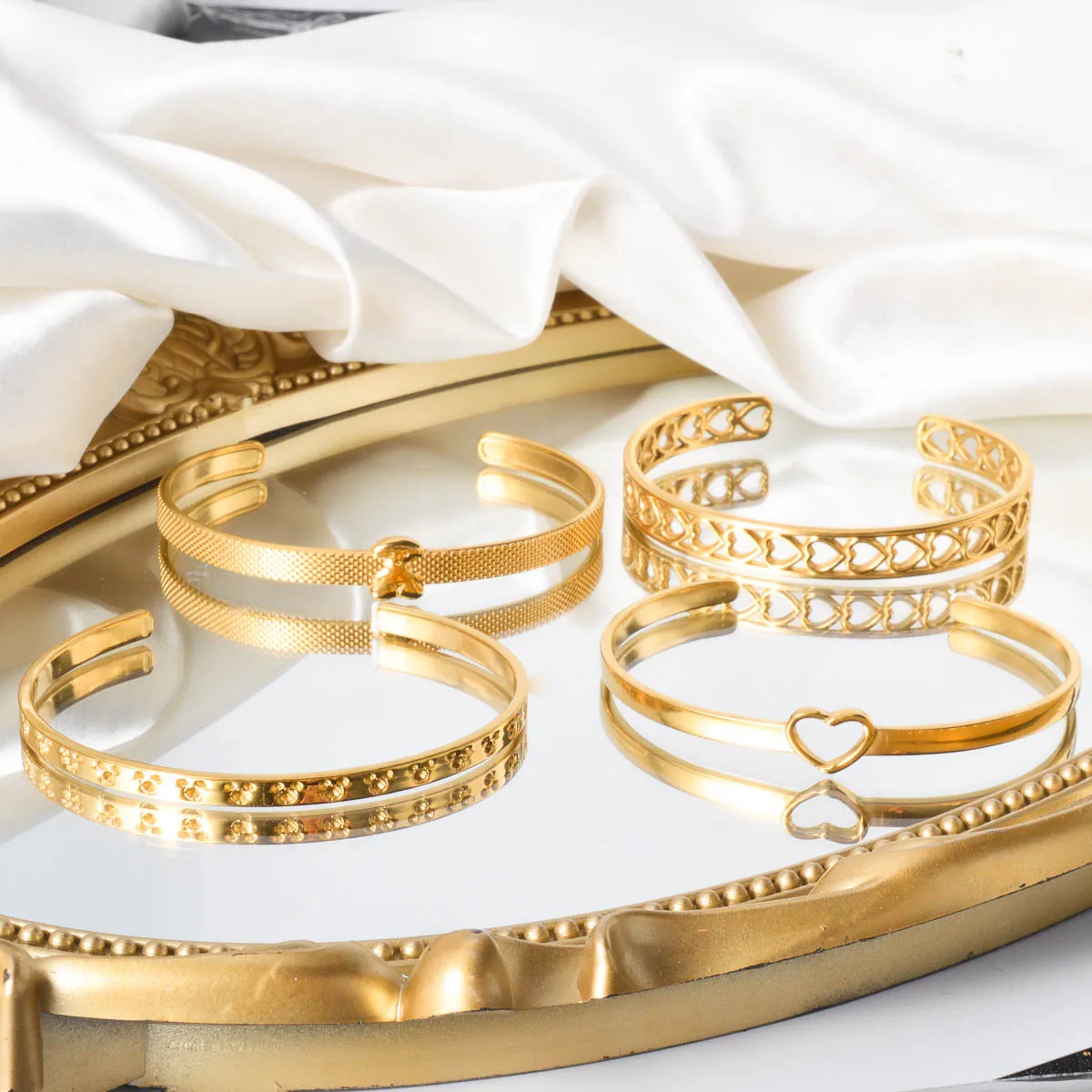 Neues romantisches Herz-Design, vergoldeter Edelstahl-Armreif, Liebespaar-Armband, Valentinstagsgeschenk zum Jahrestag
