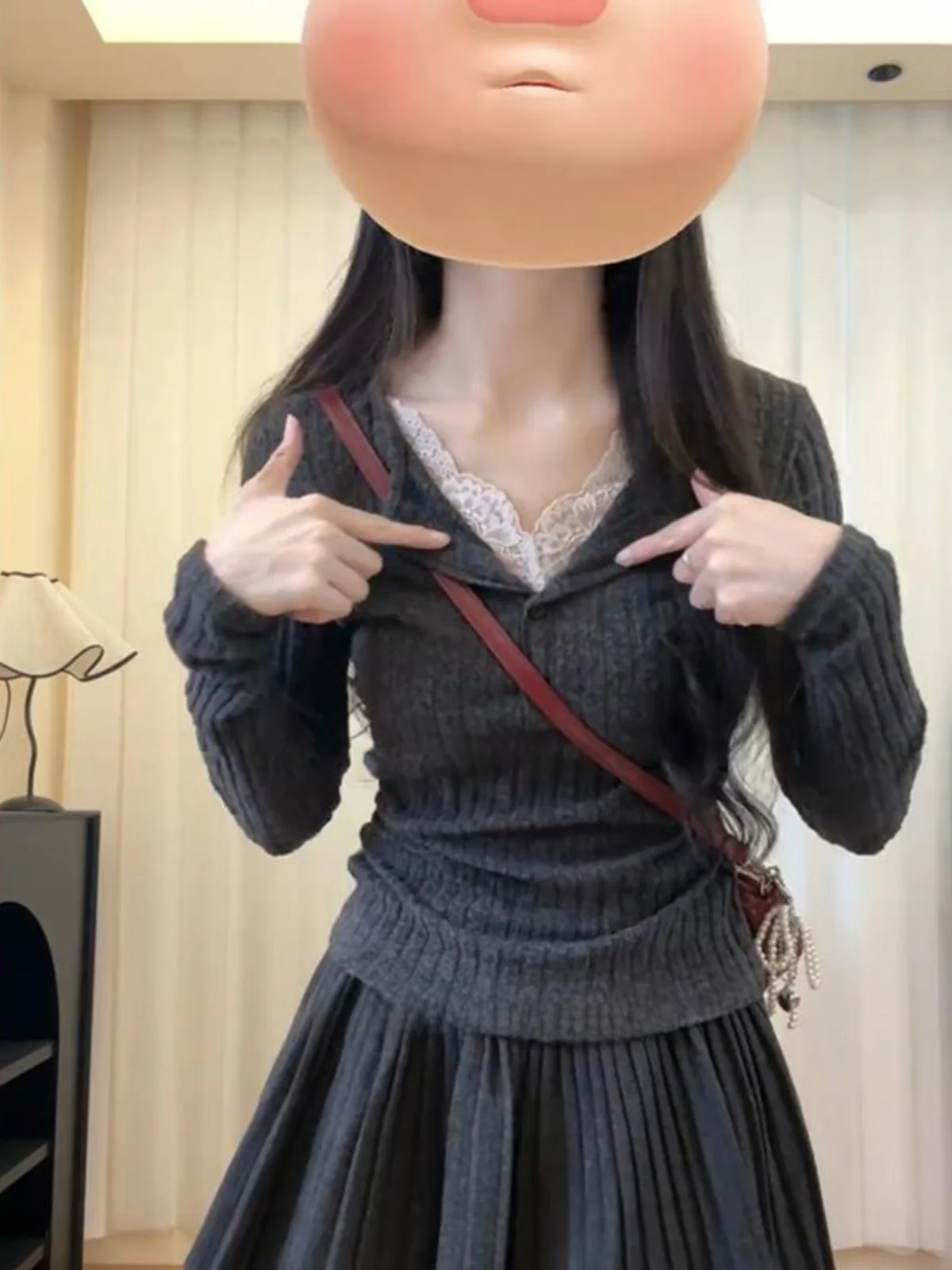 Damska długa bluzka z dekoltem w serek, koronkowa, dzianinowa, dopasowana, słodka i seksowna, zimowa, w stylu koreańskim, idealna do pracy.