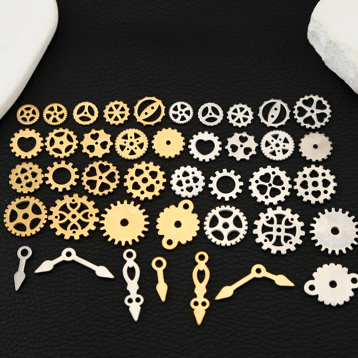 HIYEE 20Pcs Vintage Industrial Gear Charms Steampunk Clock Hands for Necklace Bracelet DIY Crafts