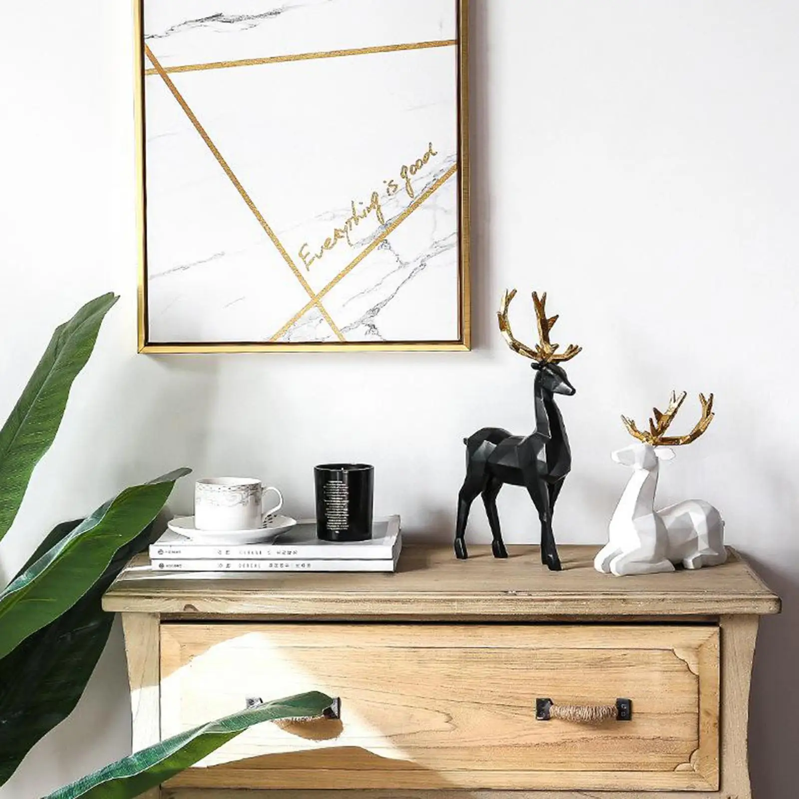 Modern Resin Elk Statue Decorative Animal Figurine for Coffee Table Bookshelf Desk Shelf Ornament Luxury Home Interior Aesthetic