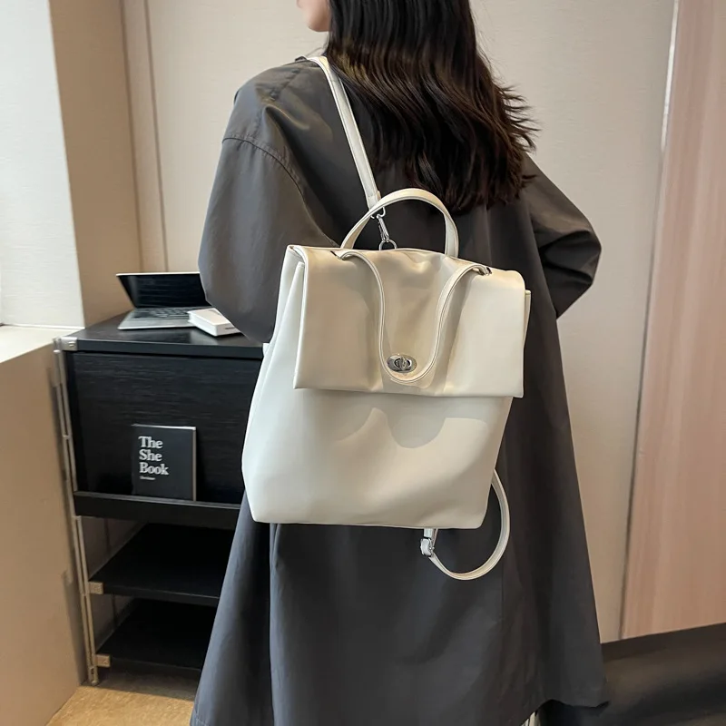 Korean fashion leisure large-capacity handbag female 2023 new shoulder bag simple travel backpack