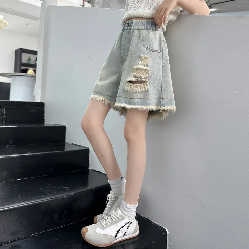 Summer Teenage Girls Burr Edge Denim Shorts New Kids Stylish Versatile Hot Ripped Hole Shorts for Wearing Outside Children Jeans