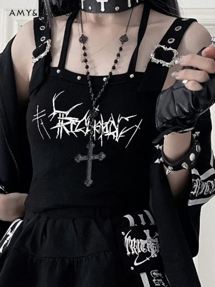 

Готический топ-майка с принтом в стиле Y2K для дерзких девушек, с заклепками и ремешками, облегающий, в темном субкультурном стиле