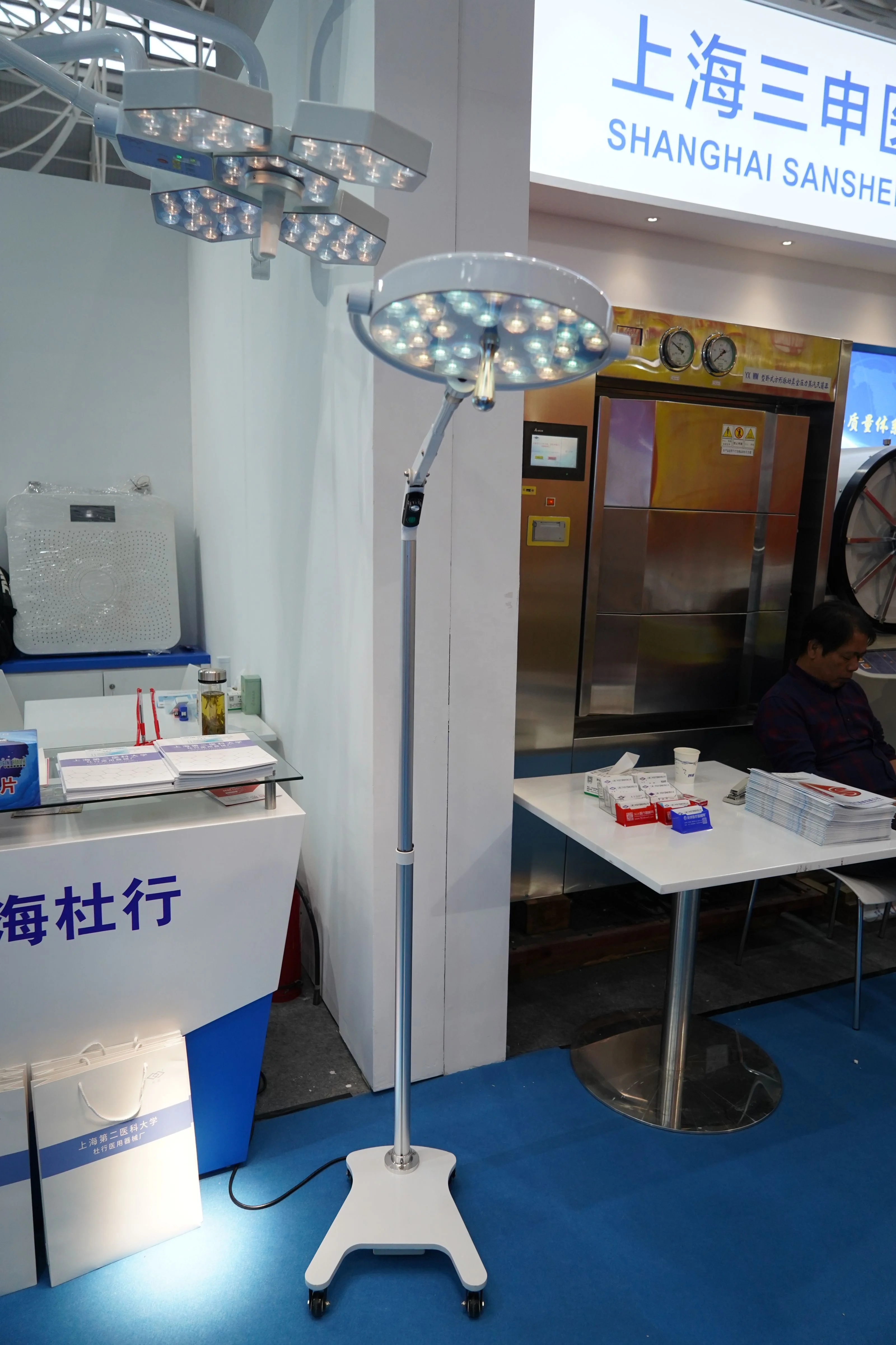 

Двухголовочная светодиодная лампа для операций, медицинская операционная лампа, светильник для операционной