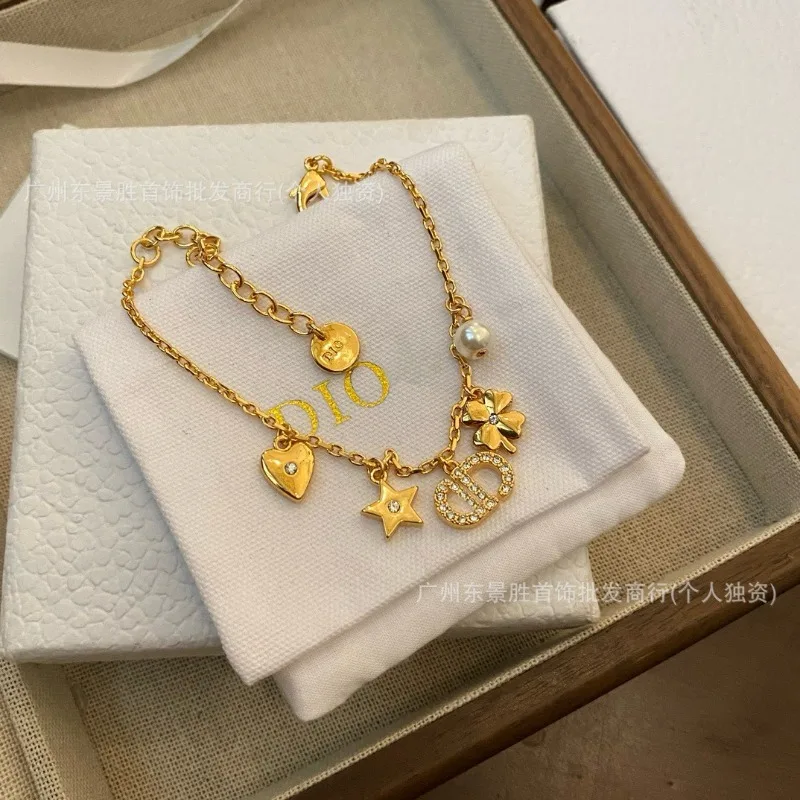 

English Letter Bracelet Pearl Women's Temperament Small Fresh Light Luxury High-end Bracelet