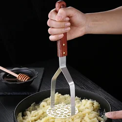 1 stuks roestvrijstalen zware aardappelstamper met houten handvat voor romige groente en fruitpuree