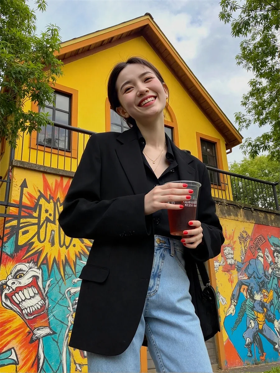 

Женское пальто Женские пиджаки Черно-белые ворота Роза Быстросохнущий подол Украсить пояс Двойная пузырьковая застежка