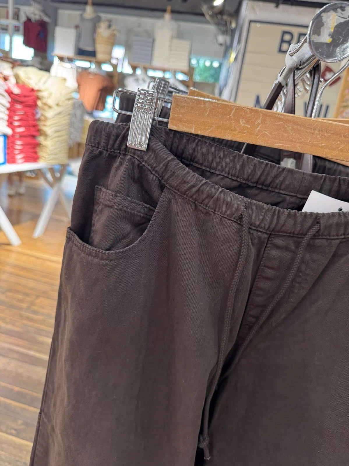 กางเกงขายาวทรงตรงแบบมีเชือกผูกเอวต่ำ มีกระเป๋า สีพื้น เรียบง่าย สไตล์วินเทจ สตรีทแวร์ แมทช์ได้กับทุกชุด ทรงหลวม