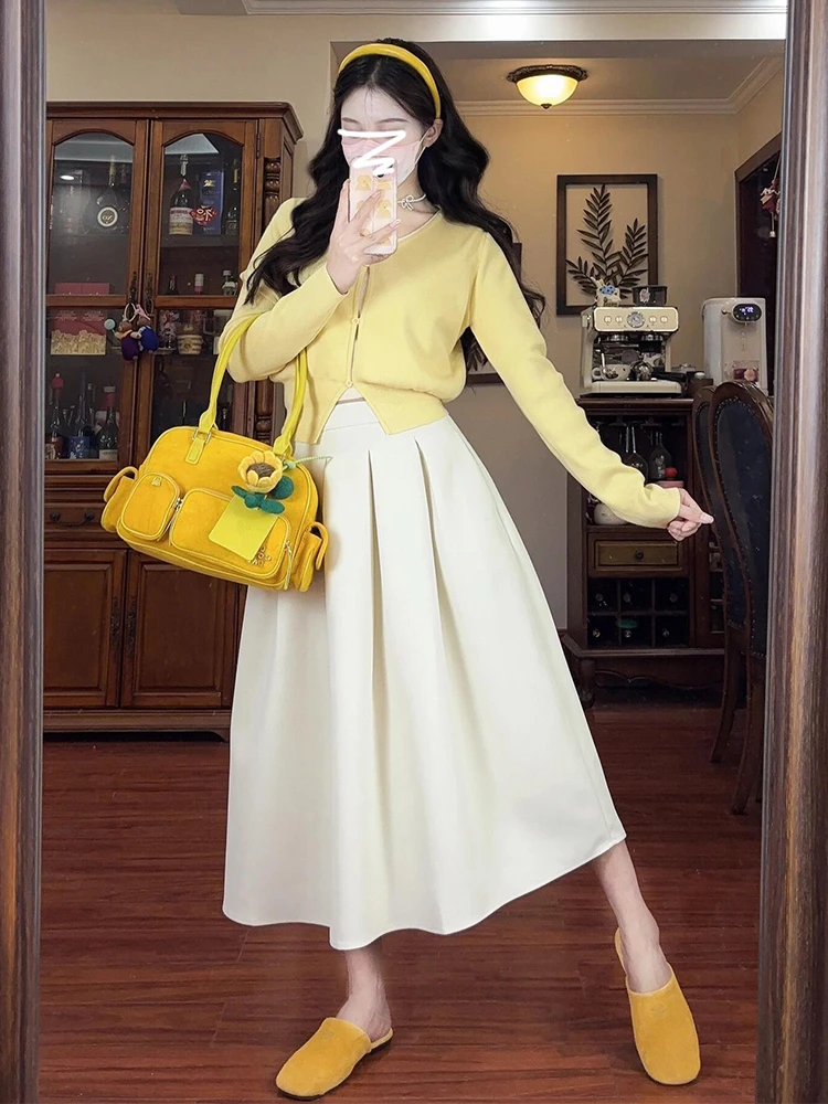 옐로우 니트 드레스 여성 가을 2025 신상 스몰 사이즈 향기로운 바람 초가을 의류 원피스 프렌치 스타일 하이웨이스트 A라인 스커트 투피스 세트