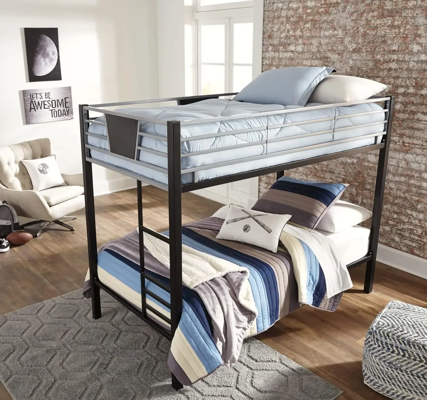 Design by Ashley Dinsmore Industrial Twin Over Twin Metal Cama de beliche infantil com escada, preto e cinza