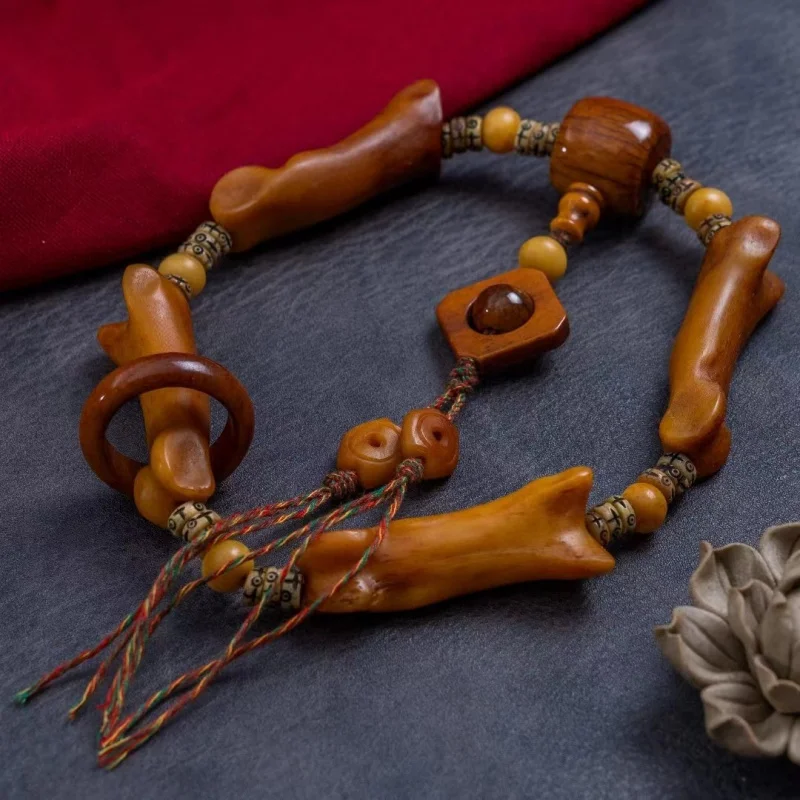 Wolf toe bone bloodstone bracelet and necklace inlaid with a three-way bloodstone pendant and a large black cloud pattern bead,