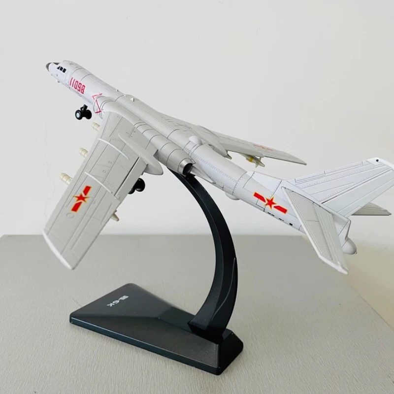 

God Of War H-6k Medium - And Long Range Bomber Alloy Model Simulation Military Aircraft Fighter Aircraft Collection Ornament