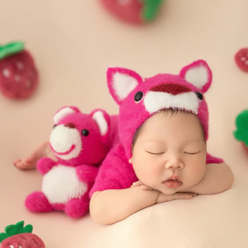 

❤️Newborn Photography Clothing Strawberry Bear Hat+Jumpsuit+Doll 3Pcs/Set Studio Baby Photo Props Accessories Clothes Outfits