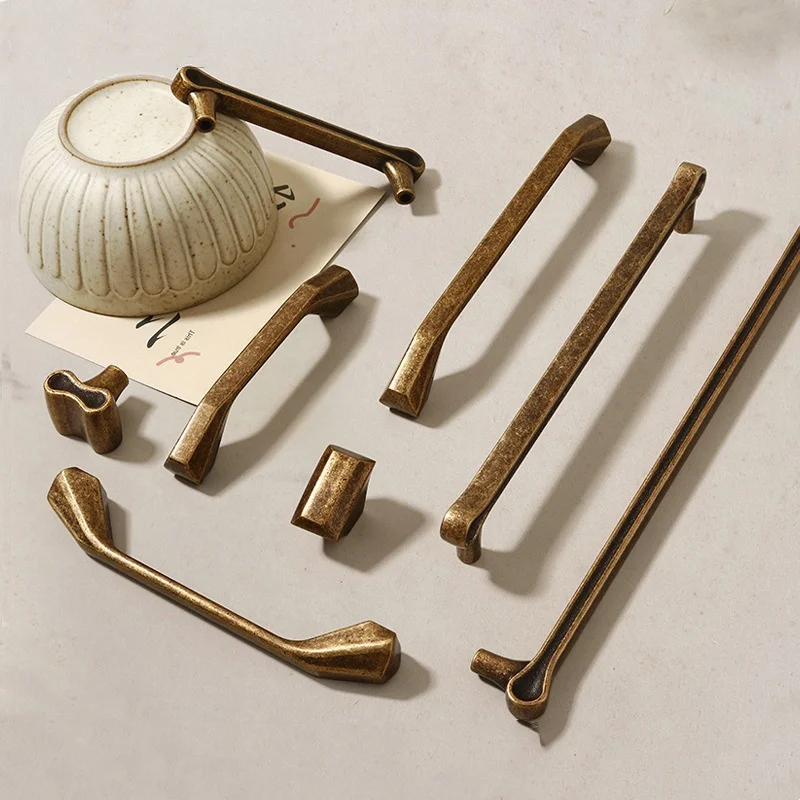 Retro Elegant Closet Door Pulls Handle Long Bar Bronze Kitchen Cabinet Door Drawer Knob Handles Shoe Cupboard Wardrobe Pulls