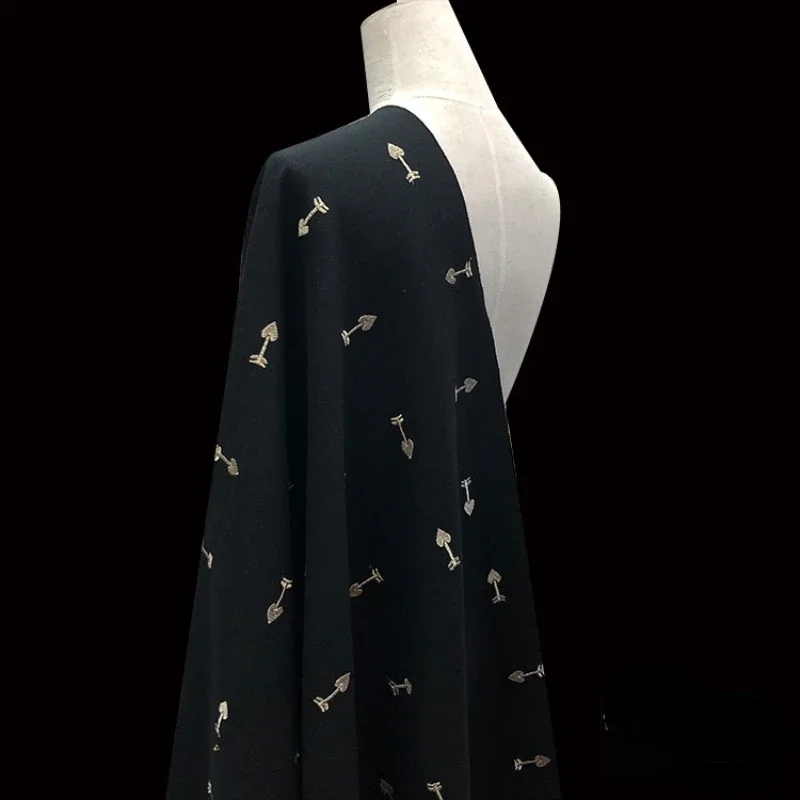 

Шерстяная ткань с черной подошвой и золотой нитью, вышивка, чистая шерстяная ткань, осенне-зимняя модная одежда на заказ, материал на метр