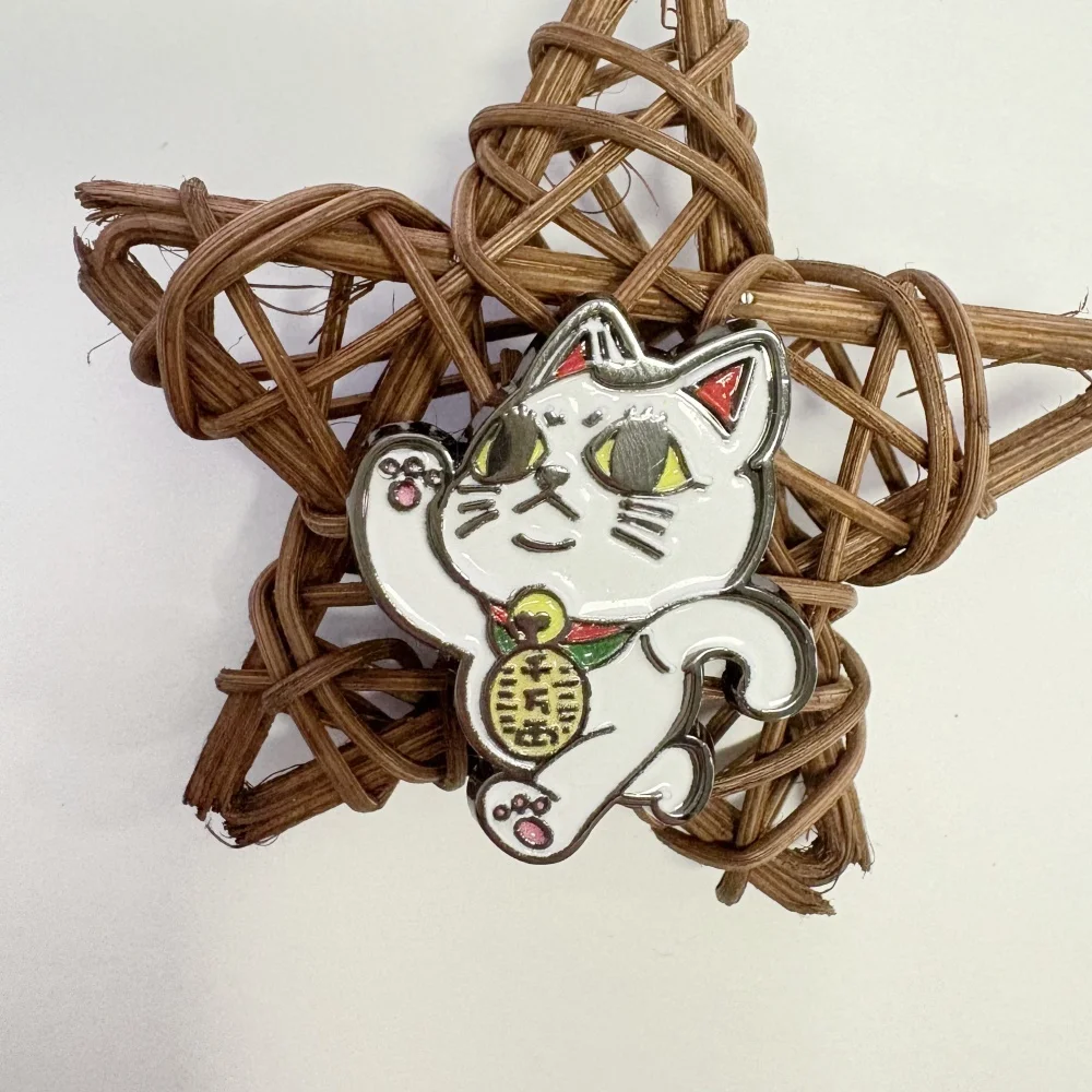 High-speed lady Maneki Neko The Lucky Turbo Granny Cat Running Dan Da Dan Enamel Pin Brooch Badge anime peripheral Decoration