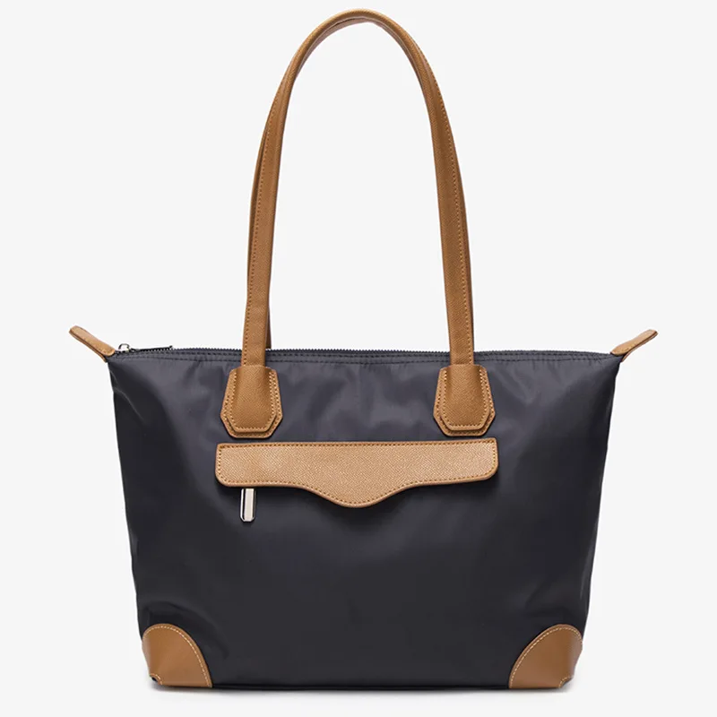 

Современная женская сумка для современных женщин. Элегантная дизайнерская сумка через плечо для текущих тенденций.