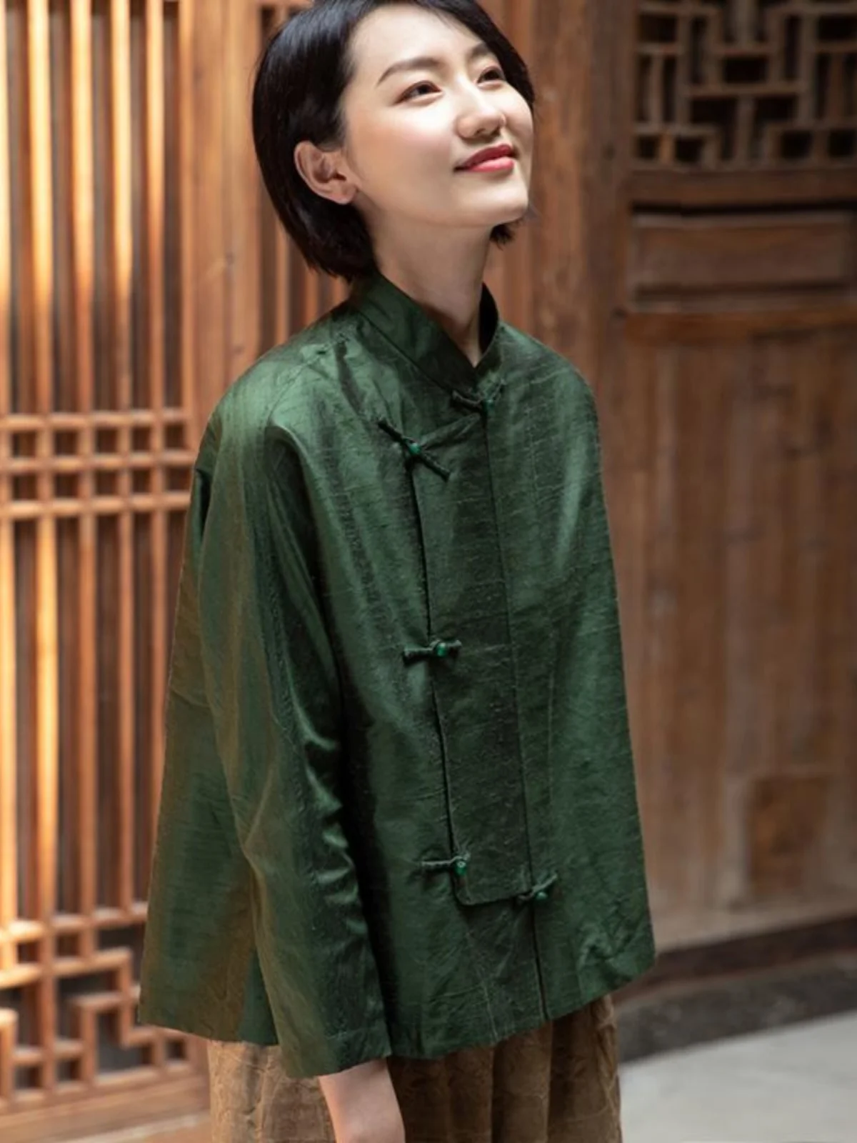 

Chinese Sle Women's Cotton Linen irt Spring Autumn Tea Costume Side Buttoned Traditional Faion Top for Middle-aged Women