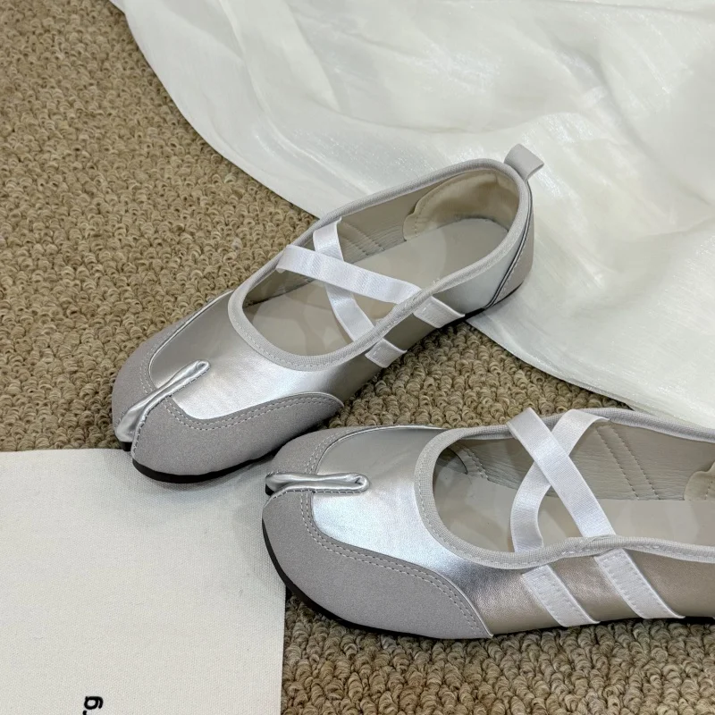 Damen Split-Toe Ballettschuhe aus PU-Leder mit gekreuztem elastischem Riemen, Mary Jane Schuhe, Retro-Flats mit weicher Sohle für den täglichen Gebrauch. – Detail 7