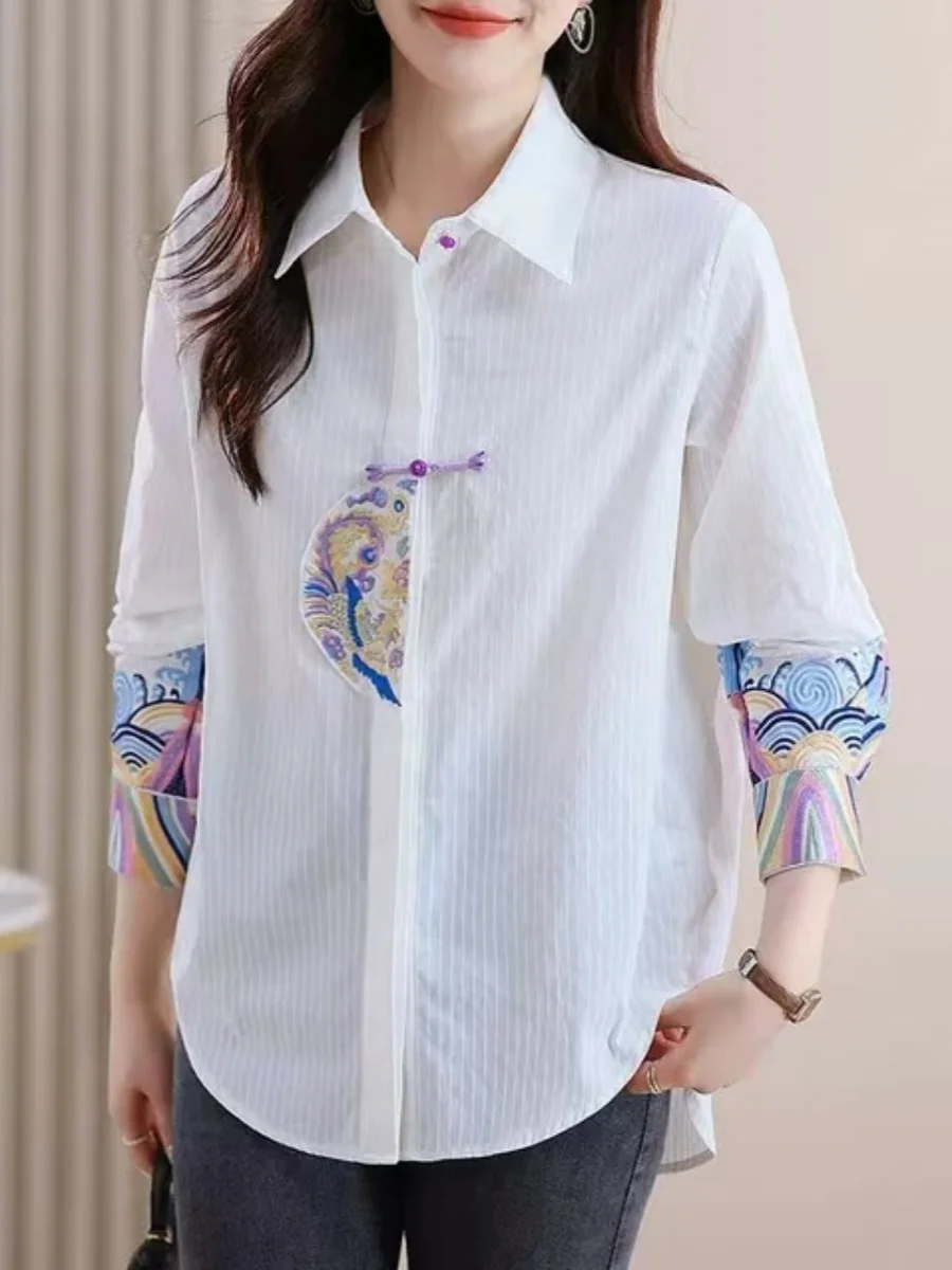 

Новый китайский женский топ, осень 2021, свободный белый топ на пуговицах в стиле ретро, большой размер, с тяжелой вышивкой, корейская версия, хлопок Lo...