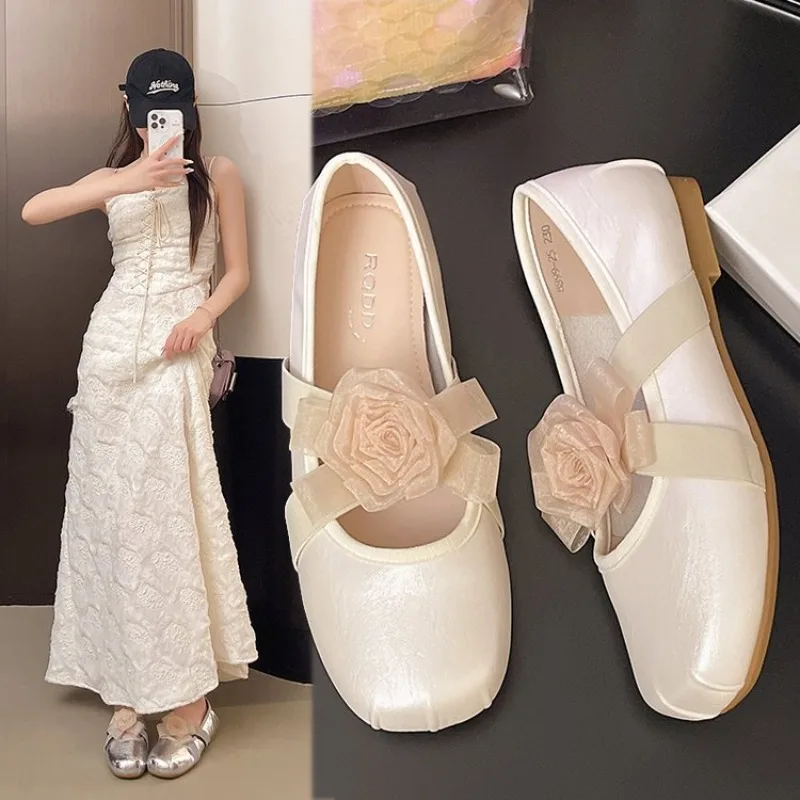 

Casual Woman Shoe Square Toe Metal Chain Female Footwear Low Heels Flower Decorateion Soft Retro Buckle Dress Beading New