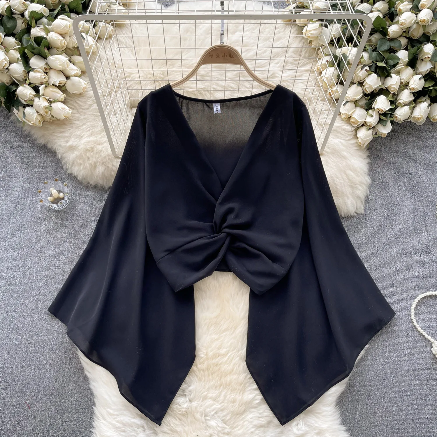 2025 outono nova moda com decote em v torcido camisa de manga comprida feminina simples cor sólida feminino chifre manga comprida curto chiffon topo