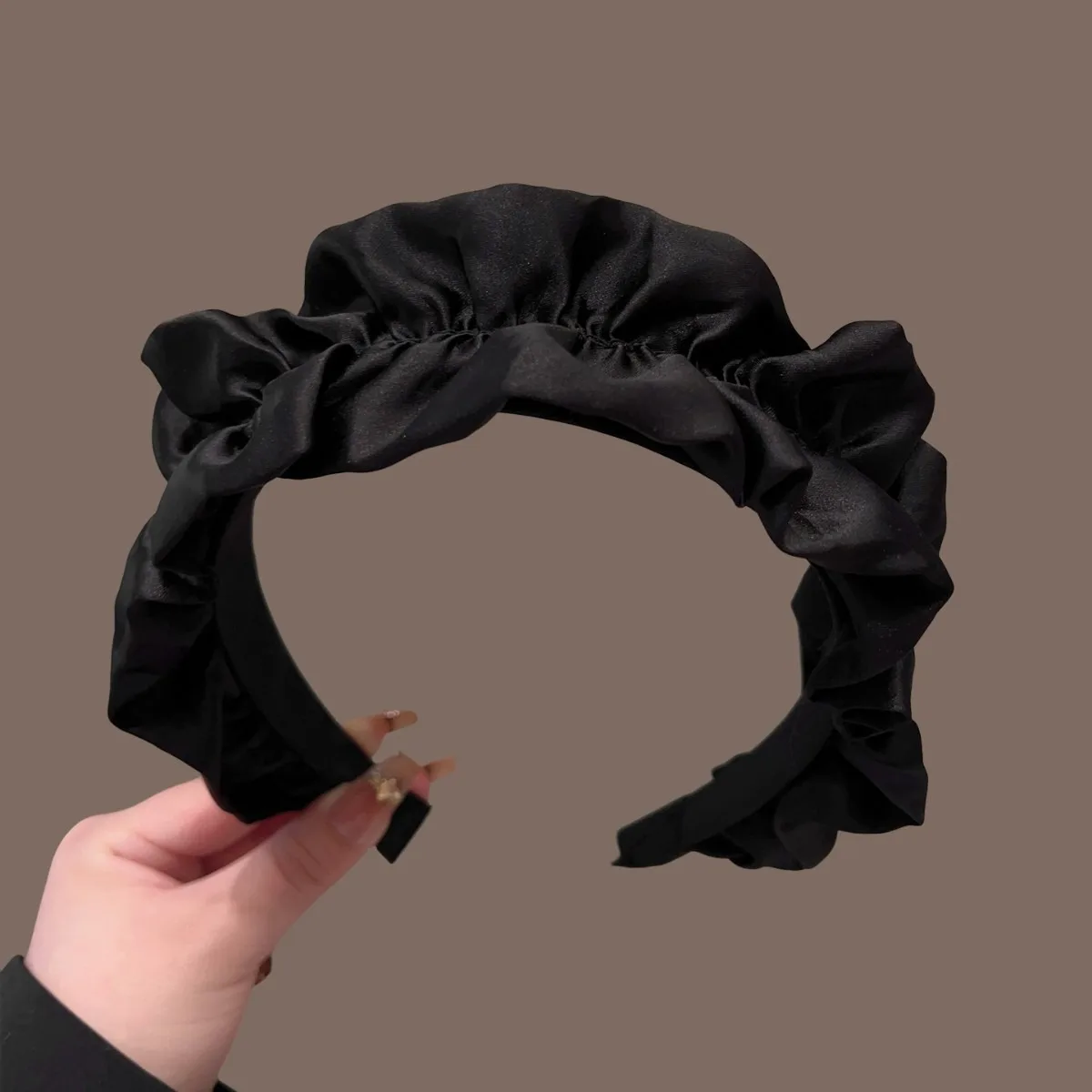 Misterioso ed elegante, leggero, lussuoso, fatto a mano, nastro nero, fascia alta calva, comoda da usare, fermaglio per capelli antiscivolo dentato