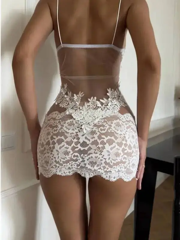 เซ็กซี่ SHEER ตาข่ายลูกไม้ดอกไม้เย็บปักถักร้อยชุดผู้หญิงฤดูร้อนสไตล์ใหม่ชุดสตรีโปร่งใสสีทึบ Elegant W916