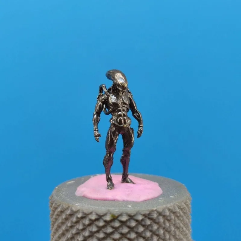 Creative Special-shaped Predator Action Figures Metal Brass Personality Miniature Ornament Accessories Sand Table Desktop Decor