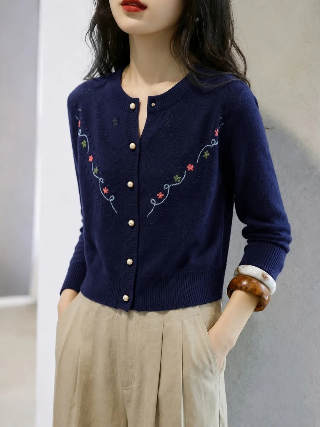 Fashionable Embroidered Knitwear Single Button Long Sleeve Women's New Autumn 2026 Soft Korean Style Commute Straight Cut Top