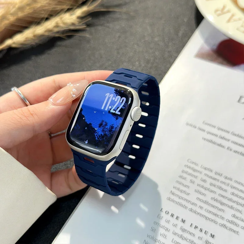 Magnetic Strap For Apple Watch Bands Ultra 2 49mm 45mm 44mm 46mm 42mm Belt Silicone Bracelet iWatch Series 11 10 8 7 6 5 4 9 SE