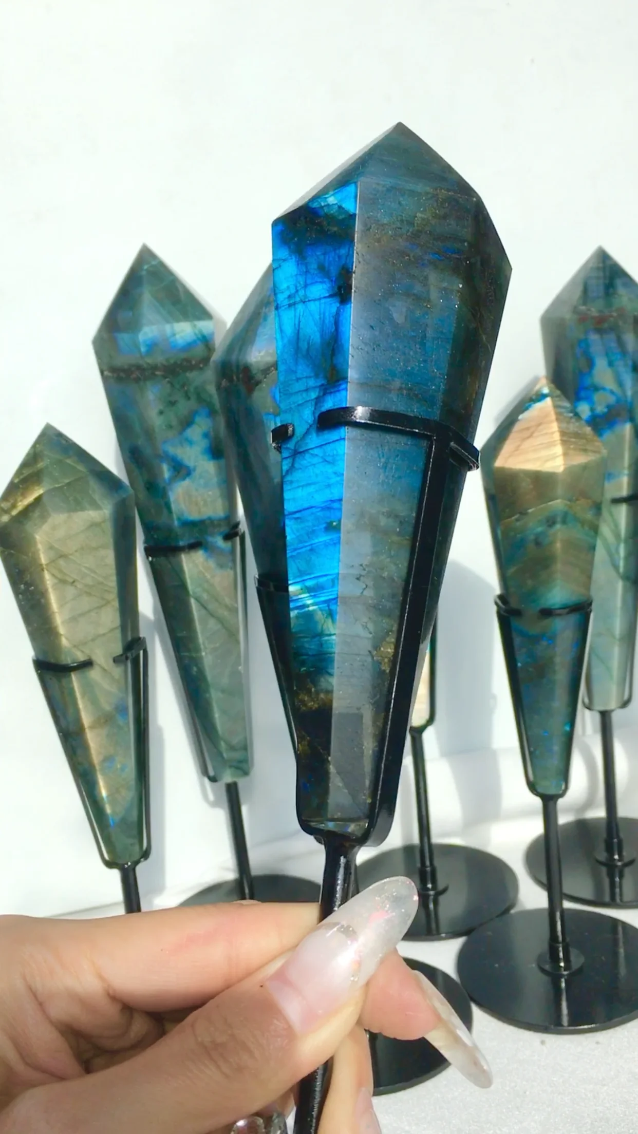 1 Pc Natural Labradorite Wands Rock  Crystal Points With Blue Light  Healing Room Decoration Gift