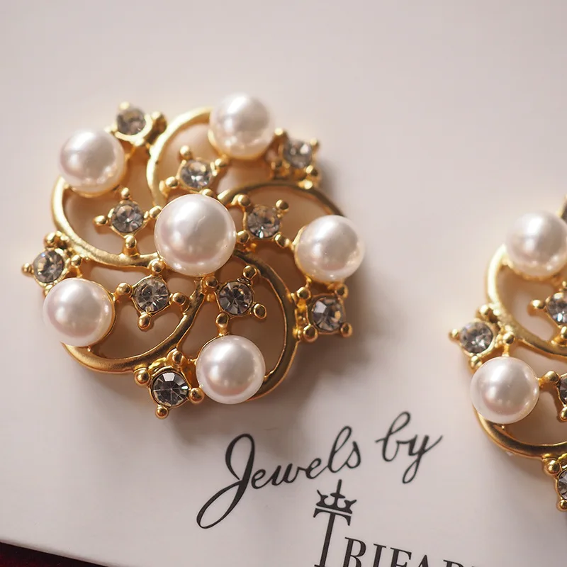

Niche Vintage Flower Faux Pearl Stud Earrings - Retro Dainty Design, Elegant Minimalist Jewelry
