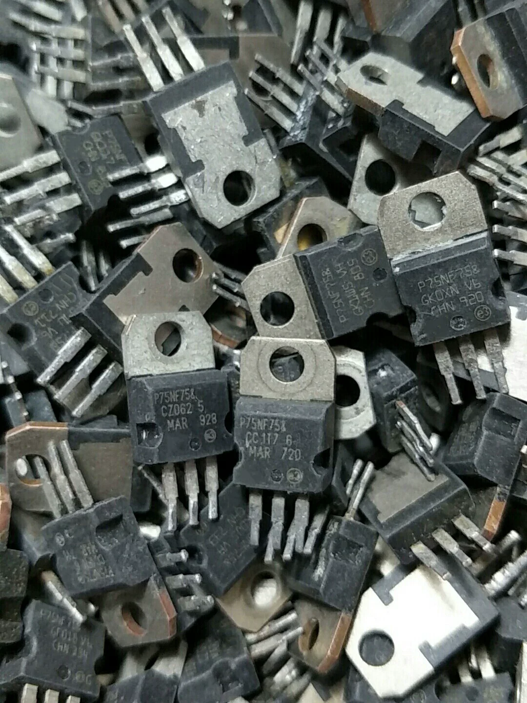 Disassembly 20PCS STP75NF75 P75NF75 75N75 - MOSFET N-CH 75V 80A 300W 75NF75 TO-220  In stock Original