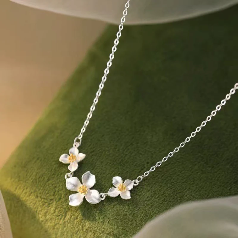 Neue 925 Sterling Silber Blumen-Halskette Persönlicher Charm-Anhänger für Damen Choker Geburtstagsgeschenk Exquisiter Schmuck