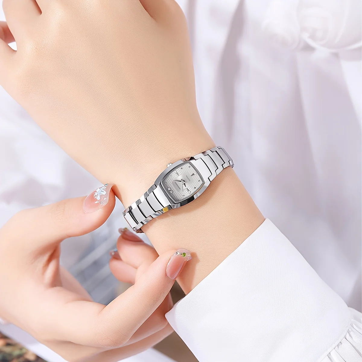 ساعة مستطيلة للنساء سوار من الفولاذ التنغستن كوارتز عصرية وسلسلة بسيطة ساعة يد نسائية مدمجة ورائعة