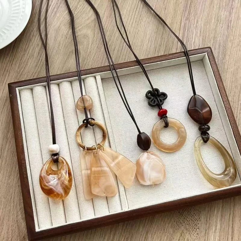 

Elegant Long Resin Necklace for Women in Brown Gradient Style Versatile Accessory for Daily Commuting And Sweater Pairing