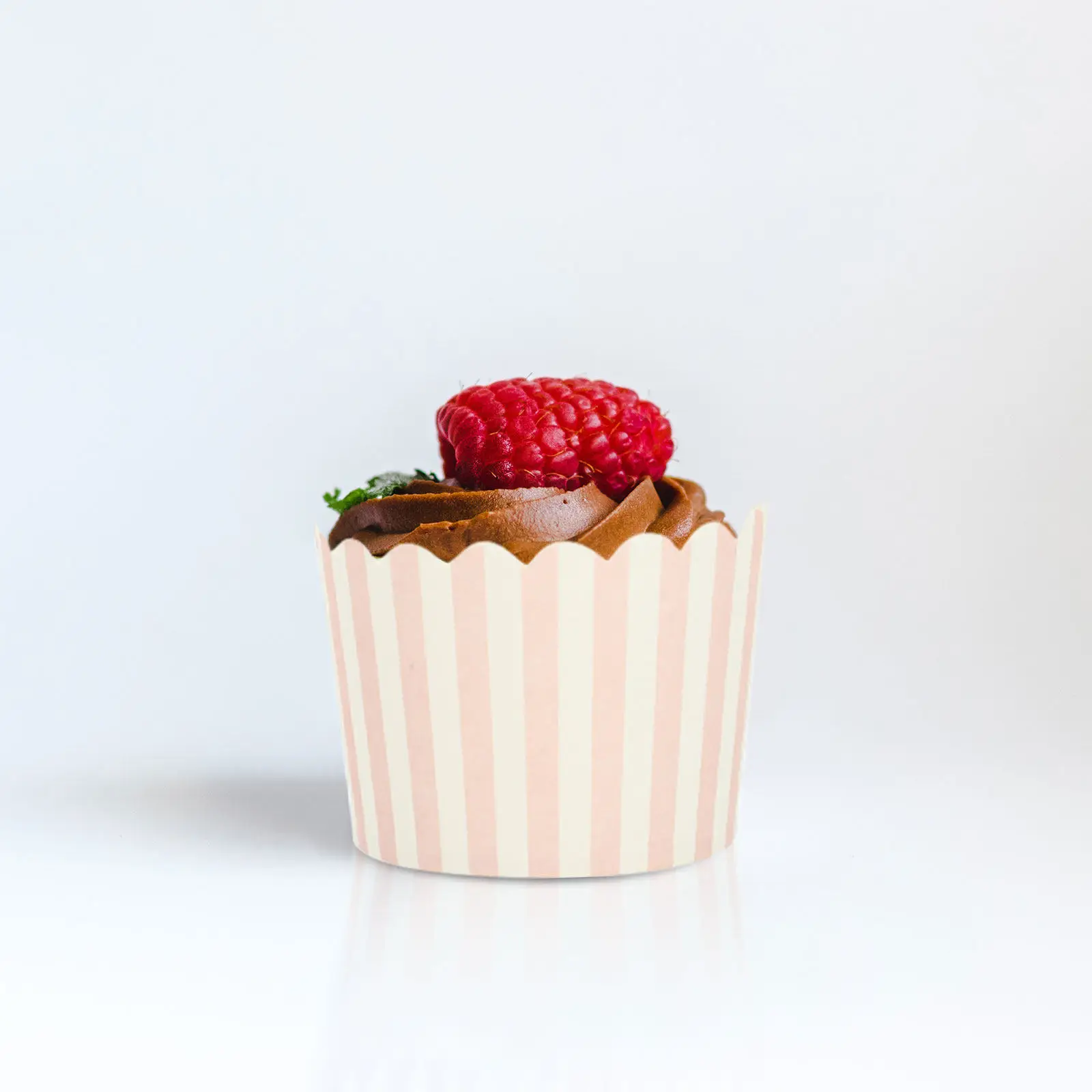 

100Pcs Premium Food Safe Paper Cupcake Cups Baking Liners for Cakes Muffins Fruit Parfaits Macaroni Salad Hot Food Restaurant
