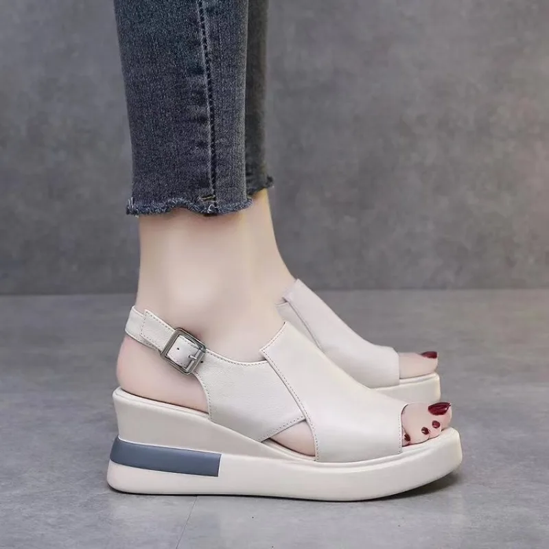2025 femmes plate-forme sandales à talons compensés nouvel été à talons hauts bouche de poisson chaussures pour femmes en cuir souple chaussures à plate-forme surélevée