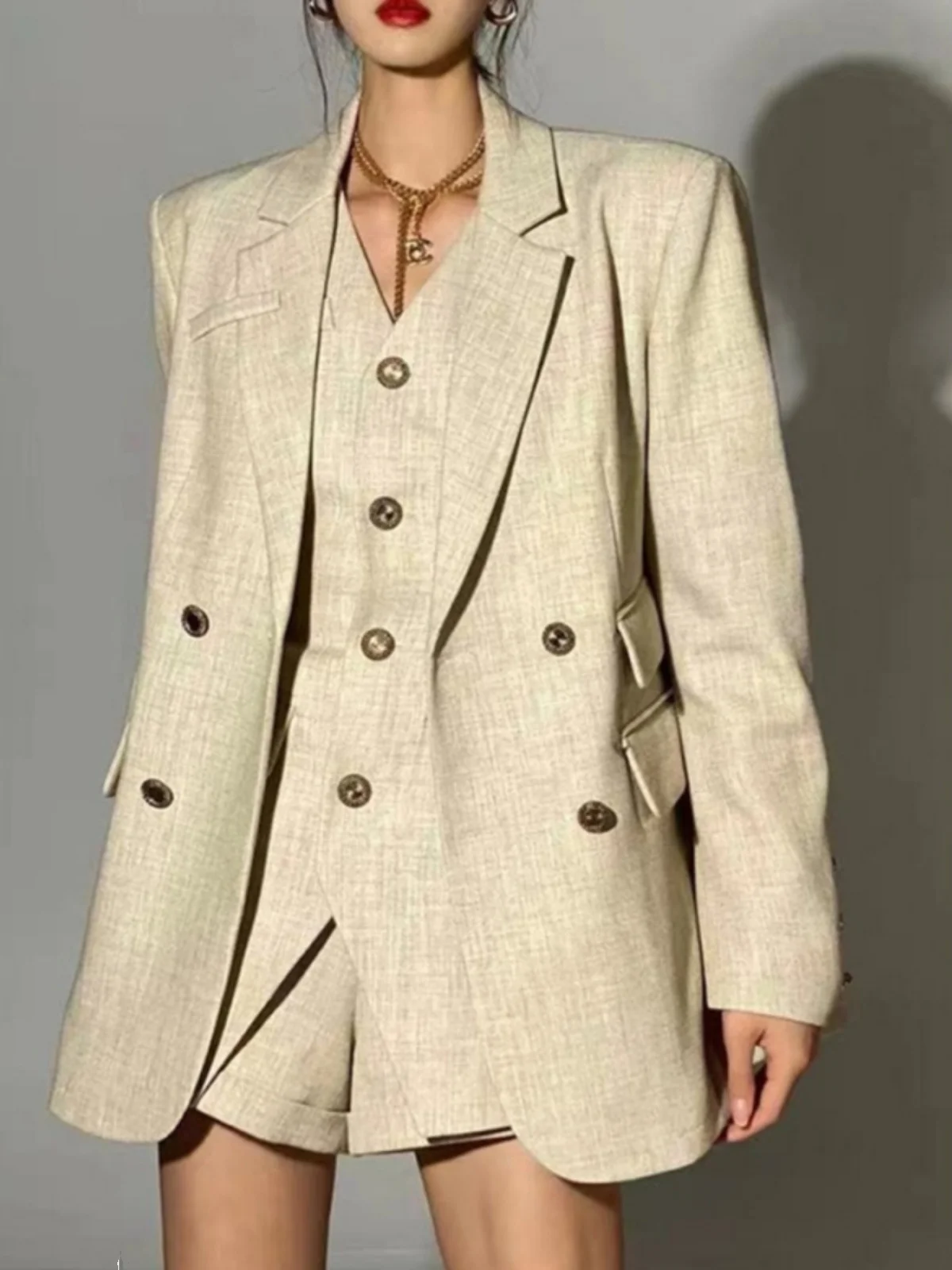 Vêtements pour femmes tendance 2025 Blazer femme Moda bicolore artistique épaulière confort auto-culture manches français noir cadeau
