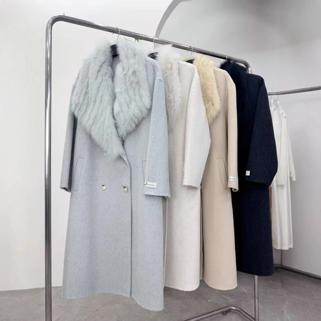 เสื้อโค้ทผ้าขนสัตว์ผสมแคชเมียร์สองด้านสำหรับผู้หญิง BJTZ 2025 แต่งขอบด้วยขนสุนัขจิ้งจอก เสื้อคลุมทรงเทรนช์สุดหรูสำหรับฤดูใบไม้ร่วงและฤดูหนาว ให้ความอบอุ่นอย่างมีระดับ