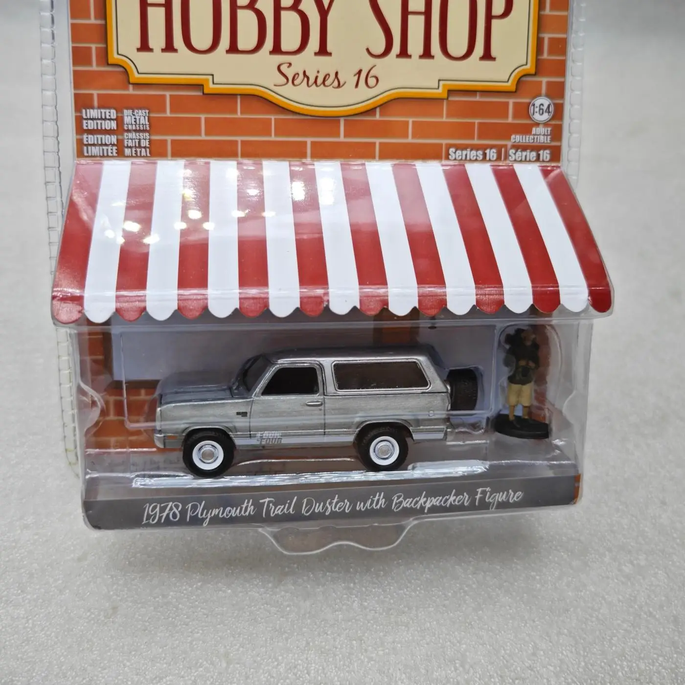 

Greenlight 1:64 - 1978 Plymouth Trail Duster & Backpackers Toy Car Model Simulation Sound Light Collection Kids Gift