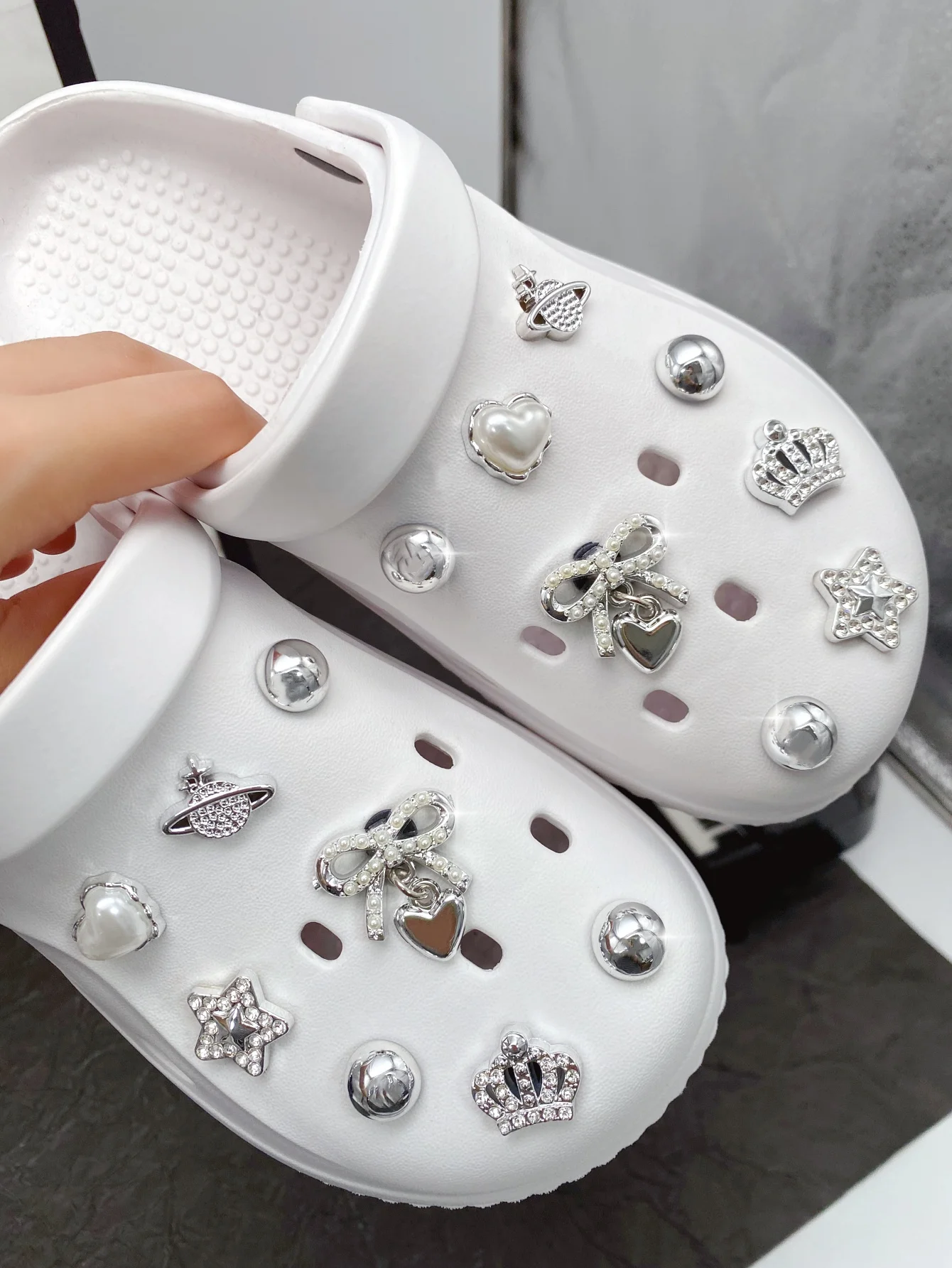 16/18 Pcs Silver Bow & Heart Shoe Charms - DIY Detachable Clog Accessories & Perfect Holiday Gifts