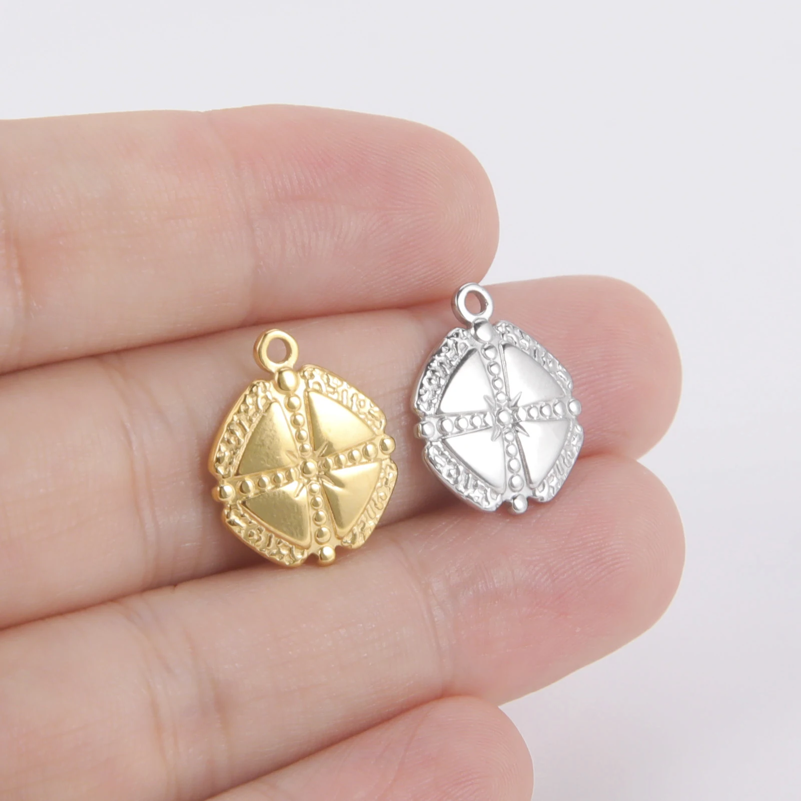 

Stainless Steel Plant Four-Leaf Clover Pendant for DIY Necklace Fashion Elegant Feminine Short Clavicle Chain Necklace Jewelry