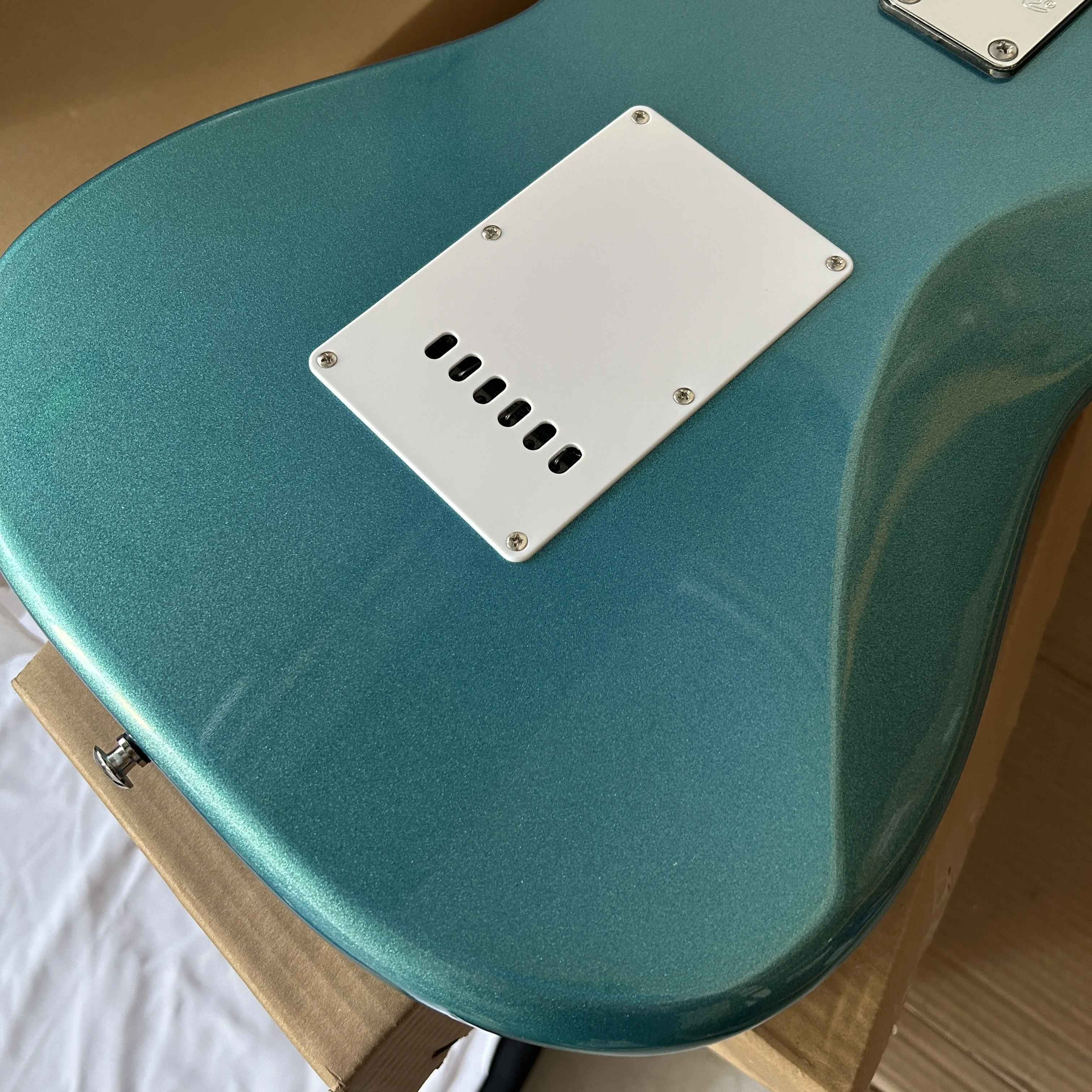 American Professional II Stratocaster Miami Blue Maple Fingerboard，Solid body,High quality electric guitar,made in china