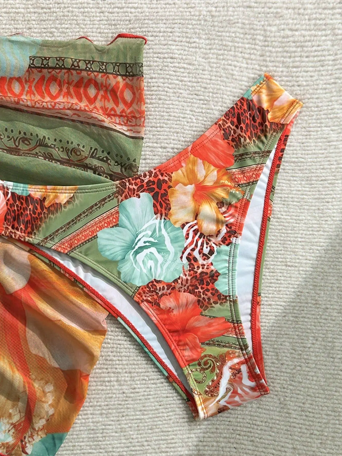 2026 3-teiliges Bikini-Trend-Set für Damen, Schürzen-Stil, vertuschender Blumendruck, verstellbare Krawatten, Badeanzug, Sommerurlaub, Blumen-Badebekleidung