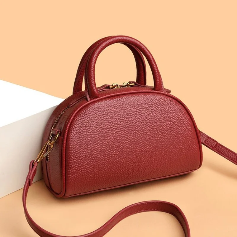 

Высококачественная женская сумка через плечо с тонкой мастерством и классическими деталями Парижа, подходящая для легкого офисного использования. ​